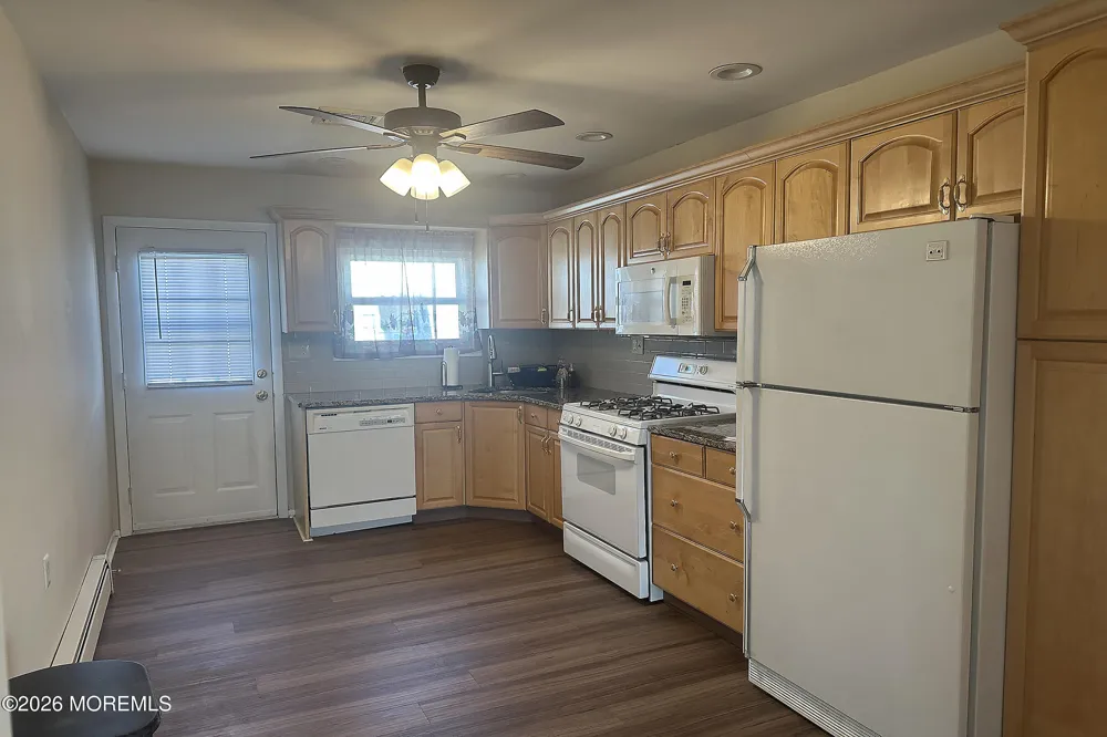 182 Bonaire Drive Toms River, NJ 08757