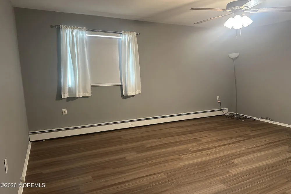 182 Bonaire Drive Toms River, NJ 08757