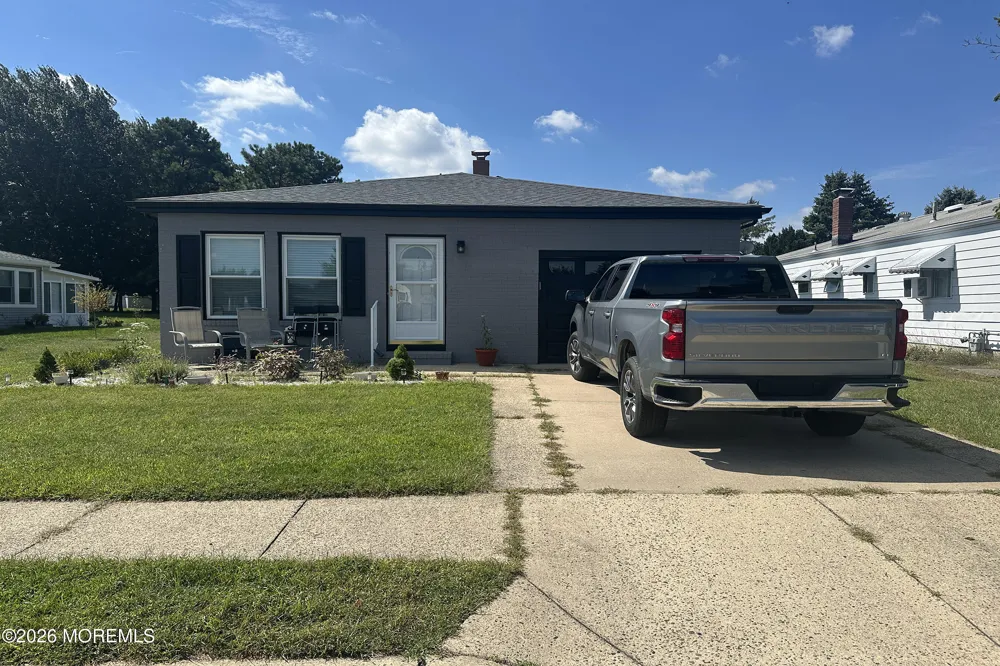 182 Bonaire Drive Toms River, NJ 08757