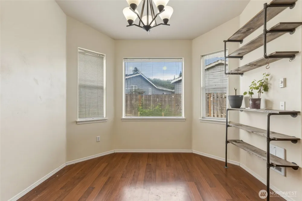 90 Glen Gate Loop Cathlamet, WA 98612
