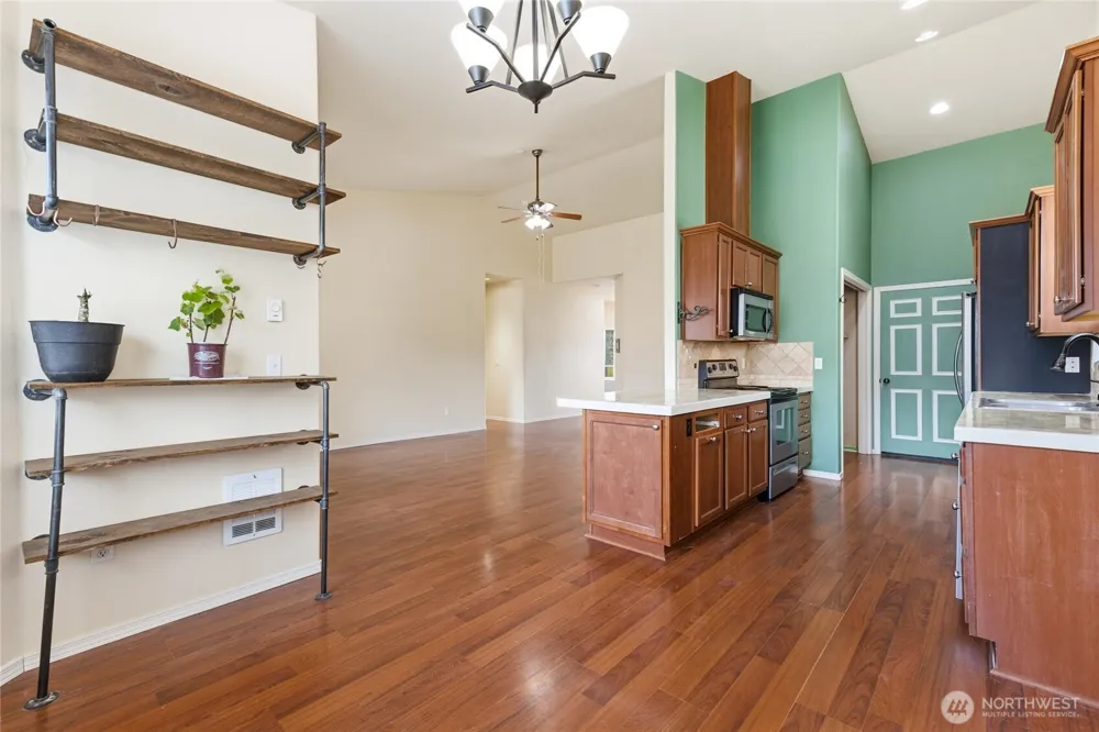 90 Glen Gate Loop Cathlamet, WA 98612