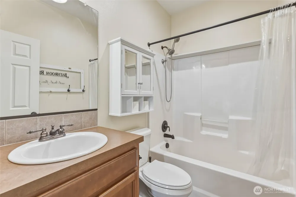 90 Glen Gate Loop Cathlamet, WA 98612