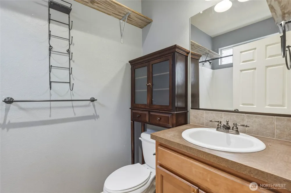 90 Glen Gate Loop Cathlamet, WA 98612