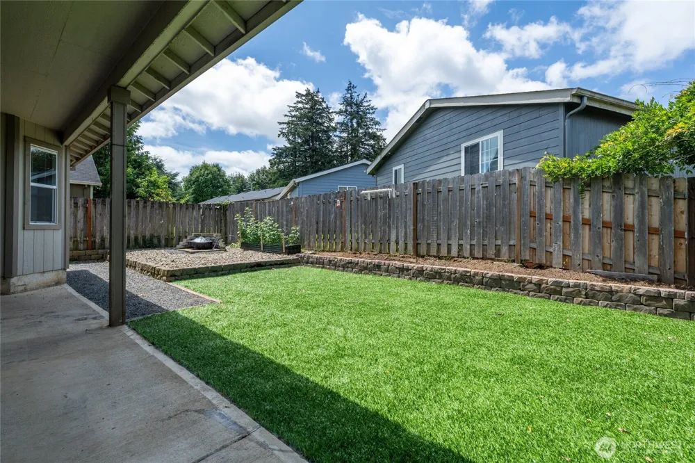 90 Glen Gate Loop Cathlamet, WA 98612