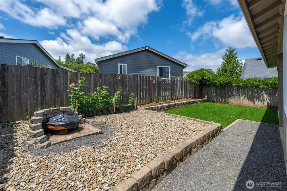 90 Glen Gate Loop Cathlamet, WA 98612