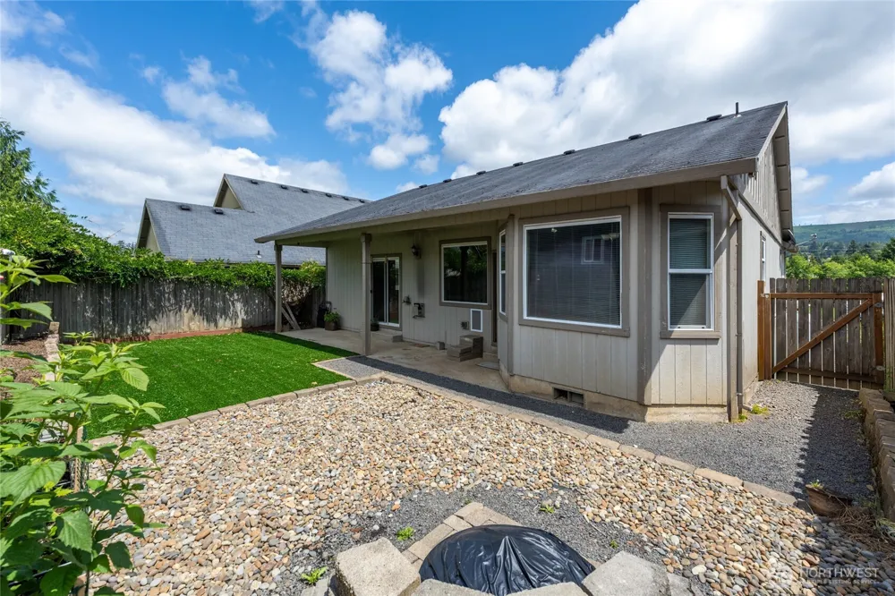 90 Glen Gate Loop Cathlamet, WA 98612
