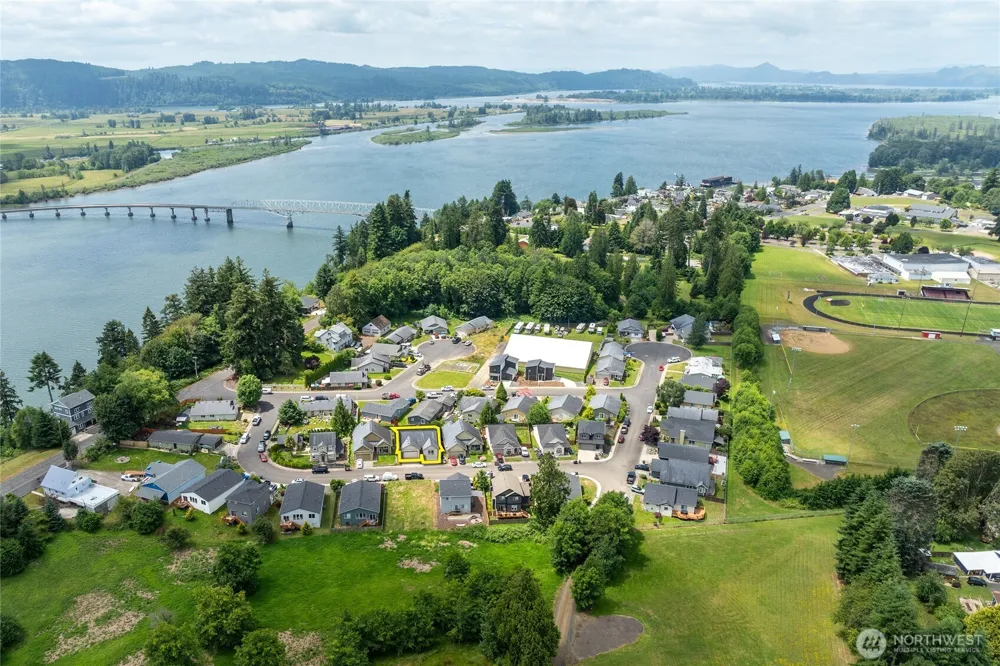 90 Glen Gate Loop Cathlamet, WA 98612