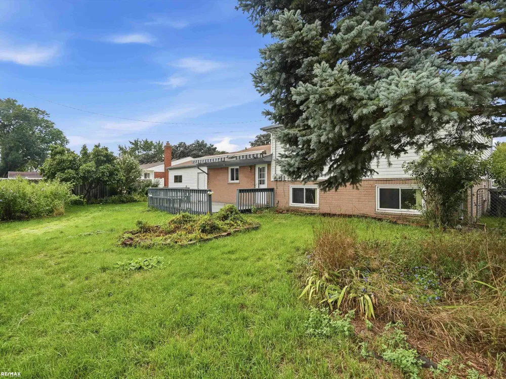 8744 Leslie Drive Sterling Heights City, MI 48314