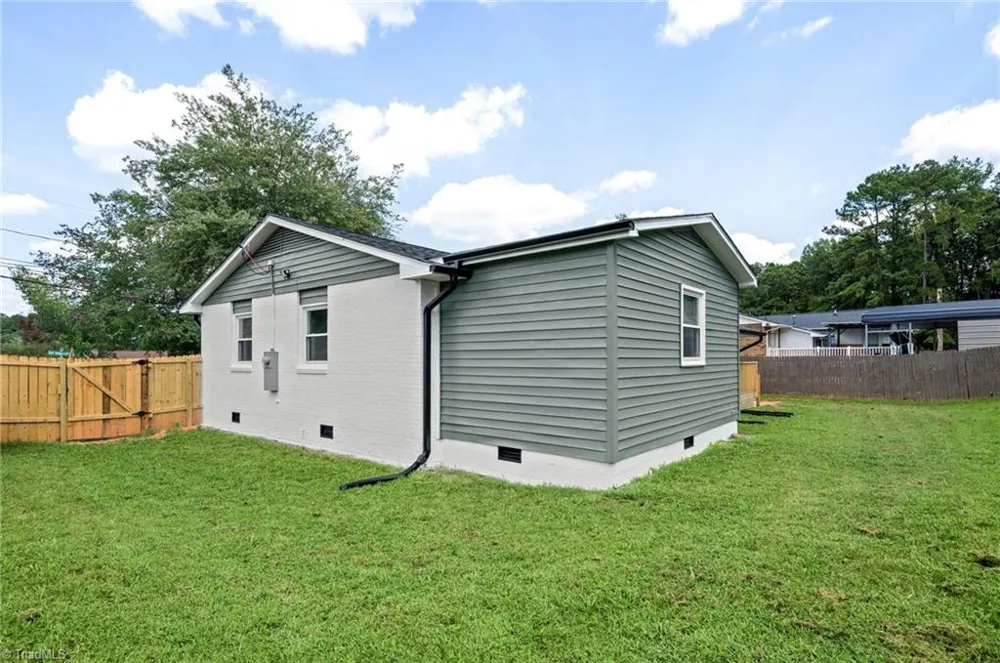 1400 E Sedgefield Drive Winston-Salem, NC 27127