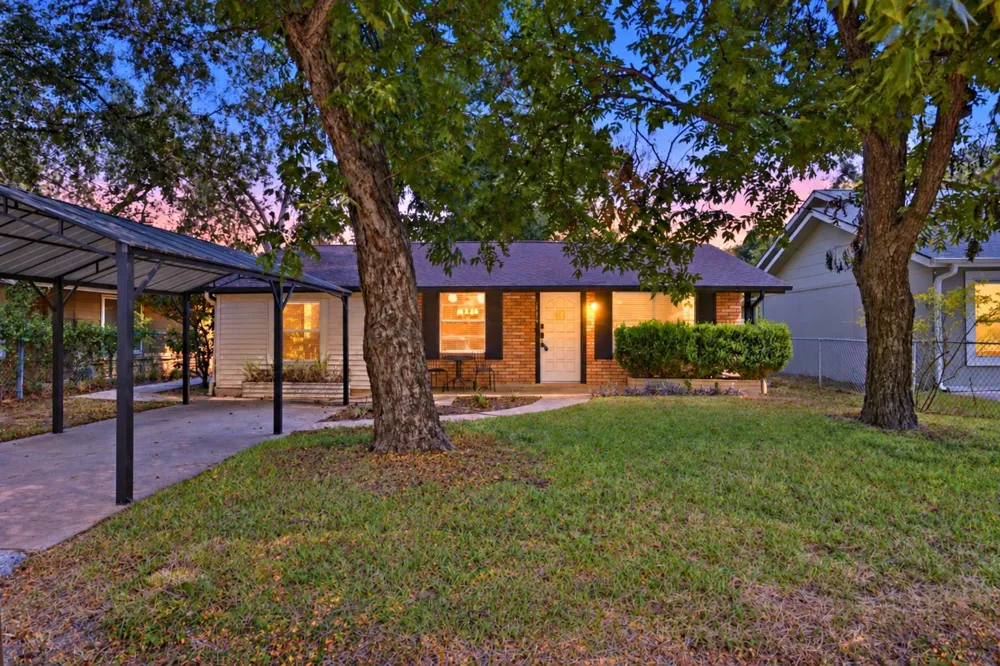 3206 Goodwin Avenue Austin, TX 78702