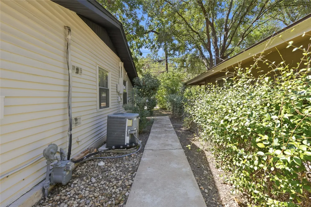 3206 Goodwin Avenue Austin, TX 78702