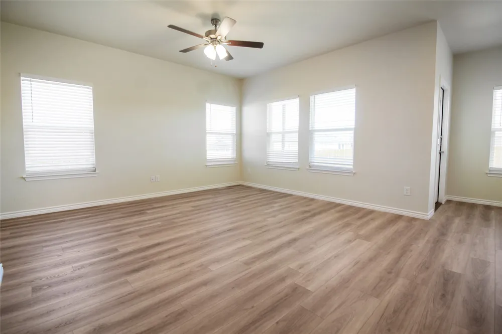 511 Whirlaway Drive #B Jarrell, TX 76537