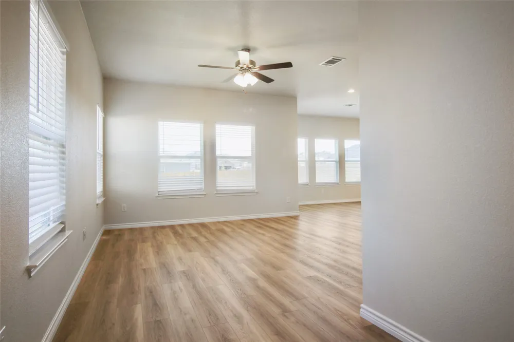 511 Whirlaway Drive #B Jarrell, TX 76537