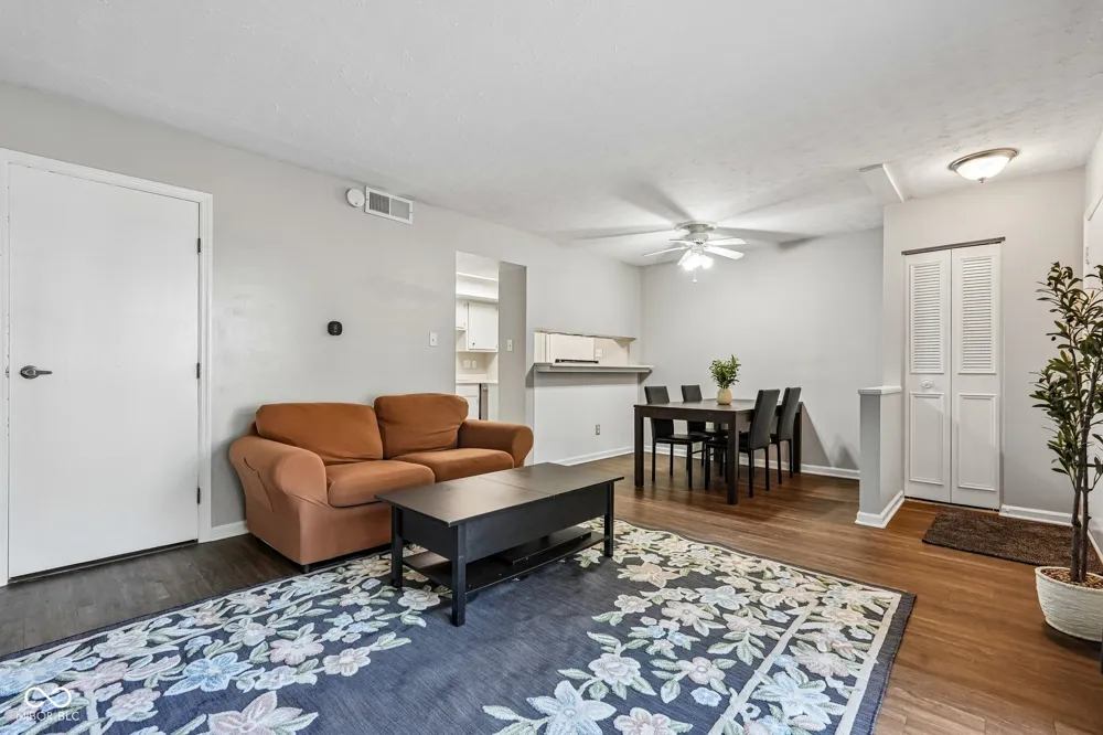 3962 Braddock Road Indianapolis, IN 46268