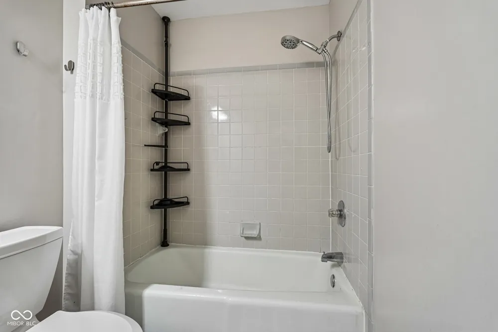 3962 Braddock Road Indianapolis, IN 46268