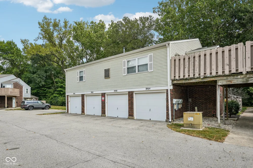 3962 Braddock Road Indianapolis, IN 46268