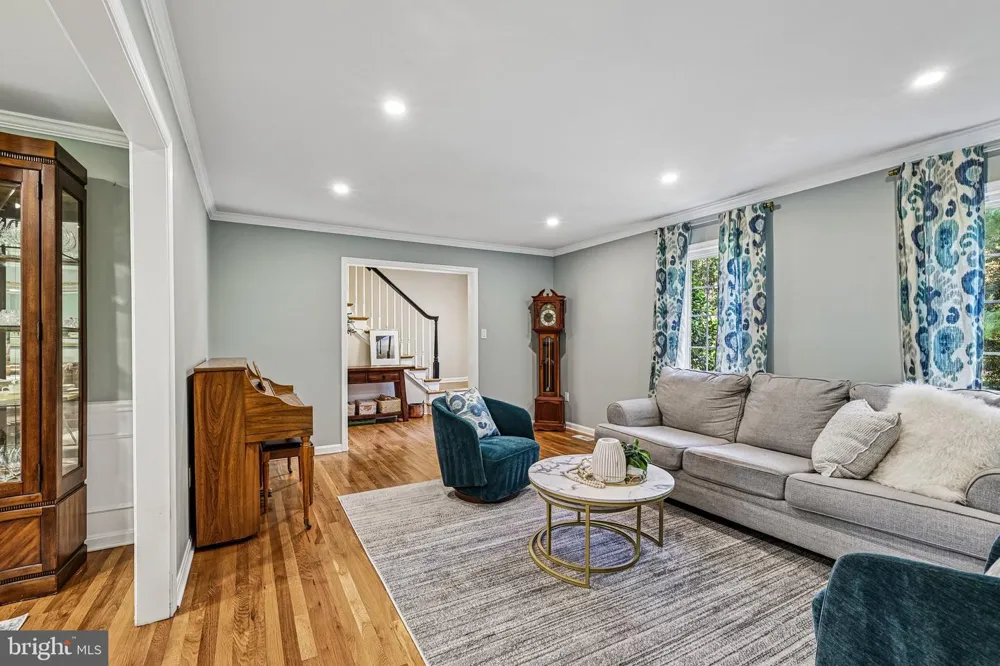 1360 SNOW MEADOW LANE Mclean, VA 22102