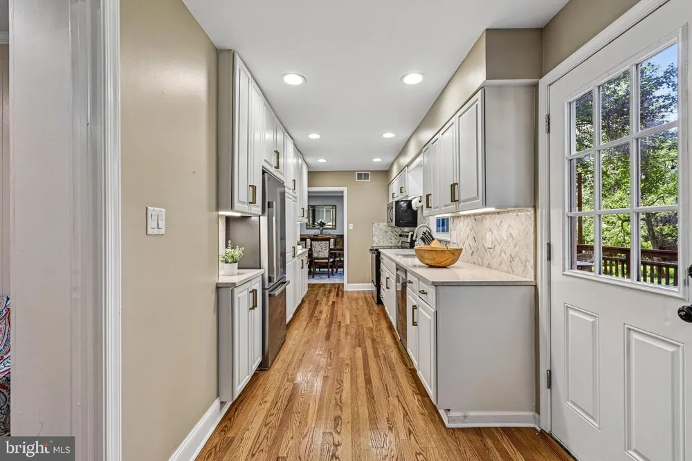 1360 SNOW MEADOW LANE Mclean, VA 22102