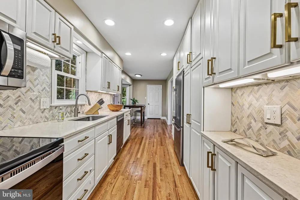 1360 SNOW MEADOW LANE Mclean, VA 22102