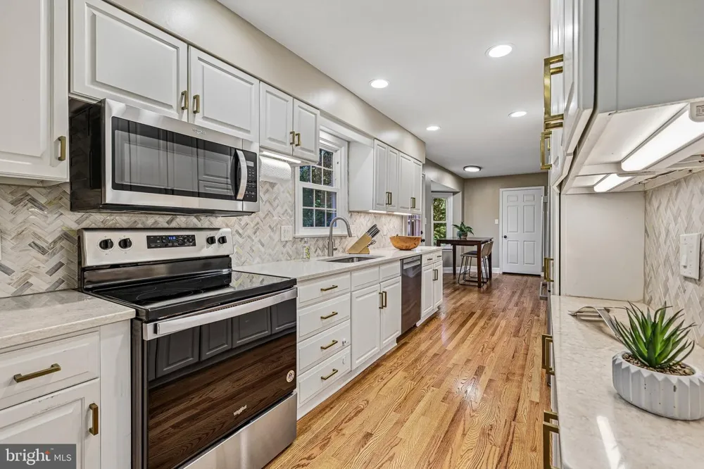 1360 SNOW MEADOW LANE Mclean, VA 22102