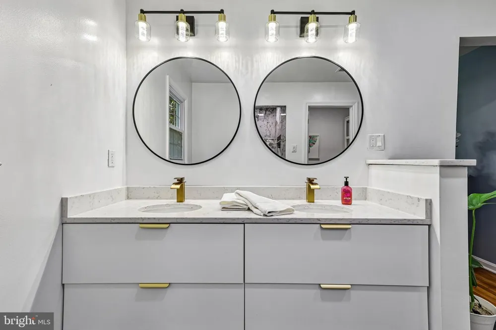 1360 SNOW MEADOW LANE Mclean, VA 22102