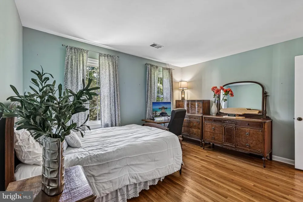 1360 SNOW MEADOW LANE Mclean, VA 22102
