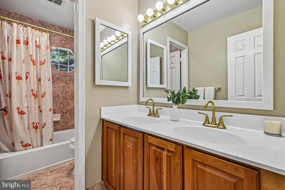 1360 SNOW MEADOW LANE Mclean, VA 22102
