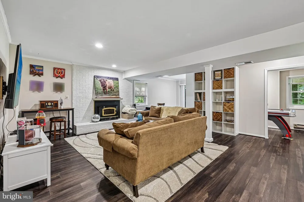 1360 SNOW MEADOW LANE Mclean, VA 22102