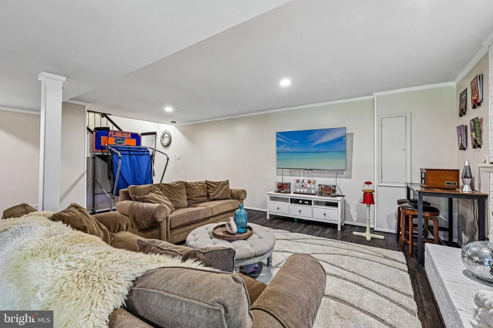 1360 SNOW MEADOW LANE Mclean, VA 22102