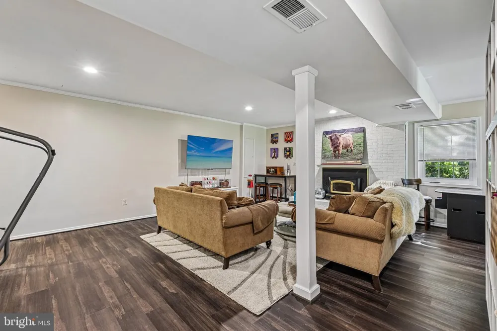 1360 SNOW MEADOW LANE Mclean, VA 22102