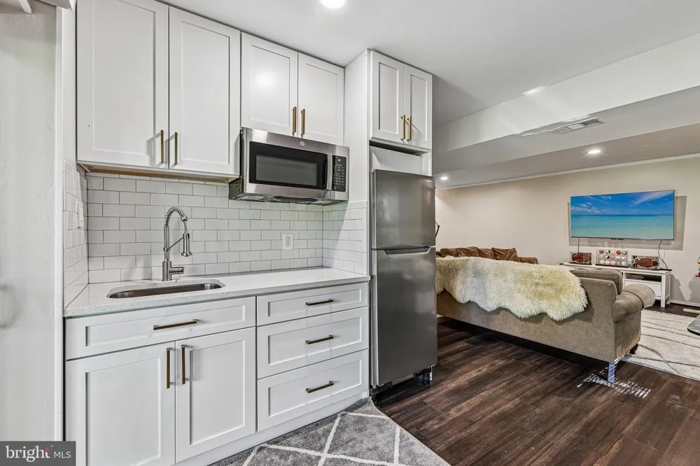 1360 SNOW MEADOW LANE Mclean, VA 22102