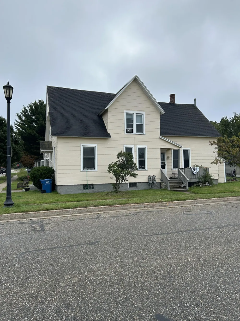 109 W Melendy Street Ludington, MI 49431