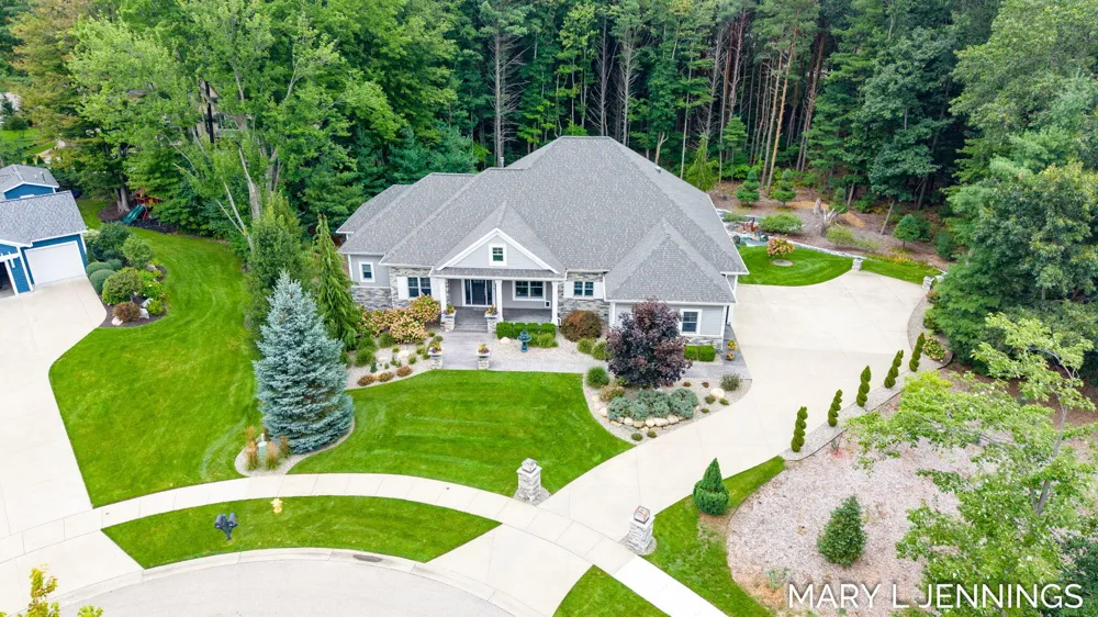 18624 Coventry Circle Spring Lake, MI 49456