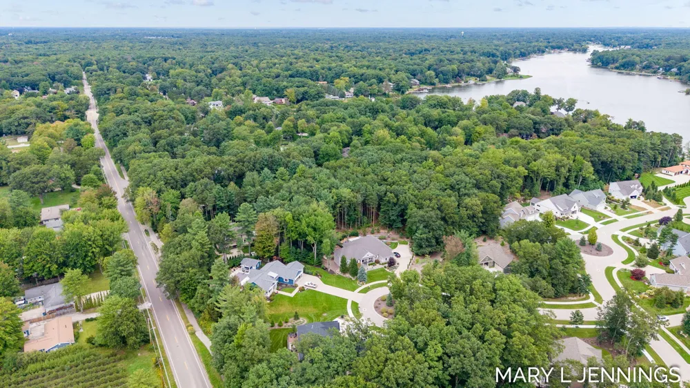 18624 Coventry Circle Spring Lake, MI 49456