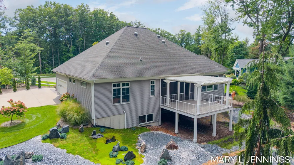 18624 Coventry Circle Spring Lake, MI 49456
