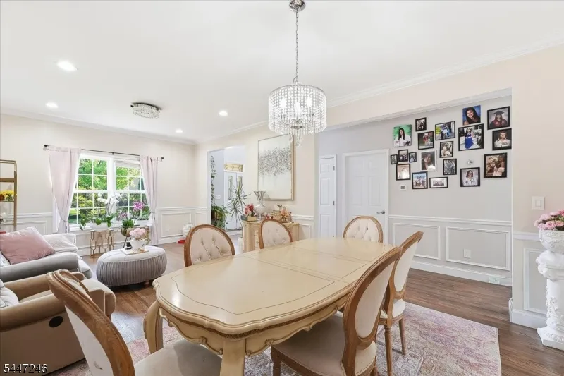 5 Old Bridge Rd Cedar Grove, NJ 07009