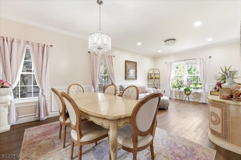 5 Old Bridge Rd Cedar Grove, NJ 07009