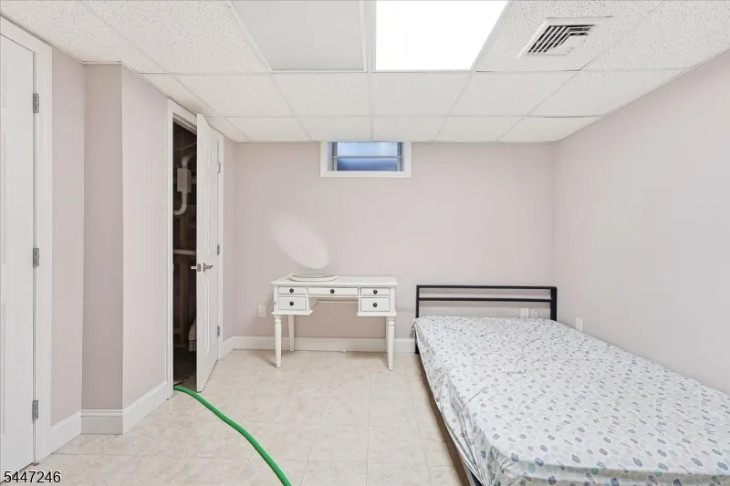 5 Old Bridge Rd Cedar Grove, NJ 07009