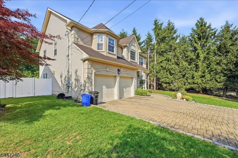 5 Old Bridge Rd Cedar Grove, NJ 07009