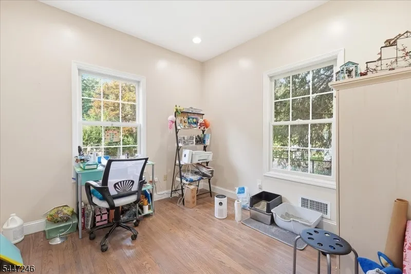 5 Old Bridge Rd Cedar Grove, NJ 07009