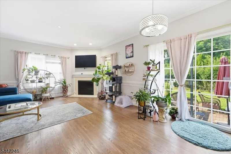 5 Old Bridge Rd Cedar Grove, NJ 07009