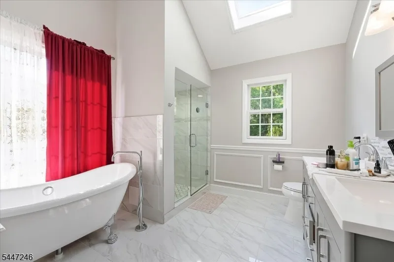 5 Old Bridge Rd Cedar Grove, NJ 07009