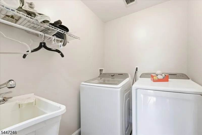 5 Old Bridge Rd Cedar Grove, NJ 07009