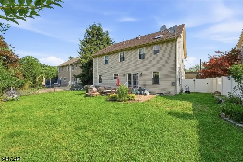 5 Old Bridge Rd Cedar Grove, NJ 07009