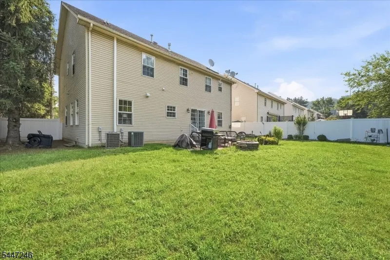 5 Old Bridge Rd Cedar Grove, NJ 07009