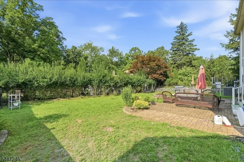5 Old Bridge Rd Cedar Grove, NJ 07009