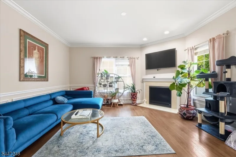 5 Old Bridge Rd Cedar Grove, NJ 07009