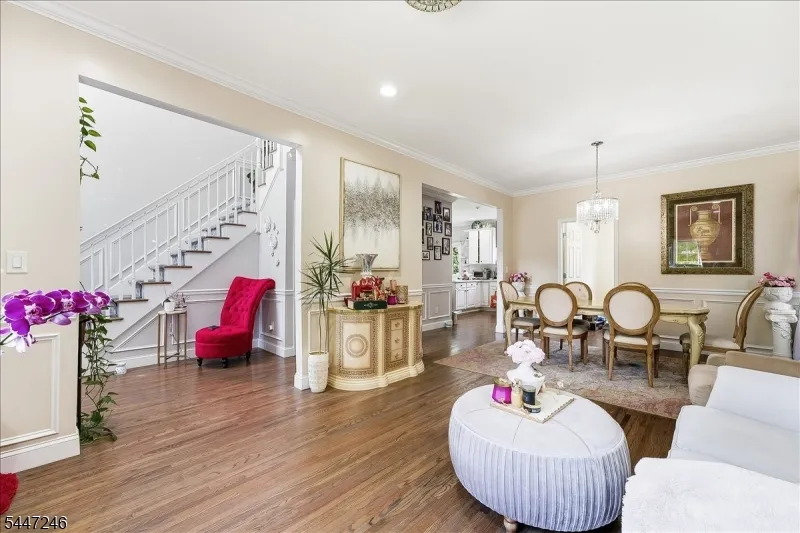 5 Old Bridge Rd Cedar Grove, NJ 07009