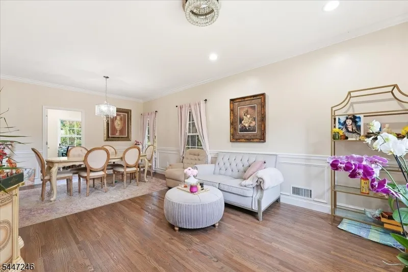 5 Old Bridge Rd Cedar Grove, NJ 07009