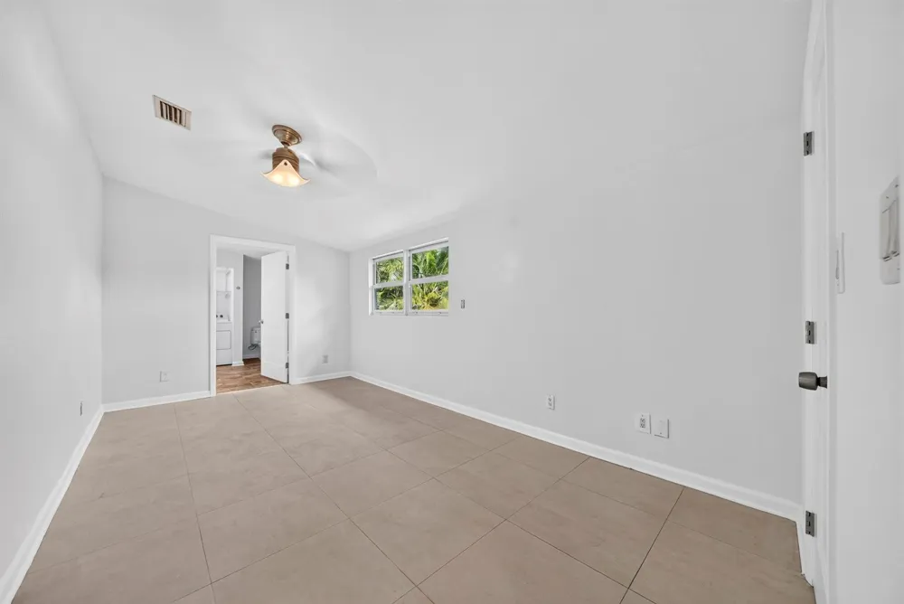 1605 NE 16th Avenue Fort Lauderdale, FL 33305